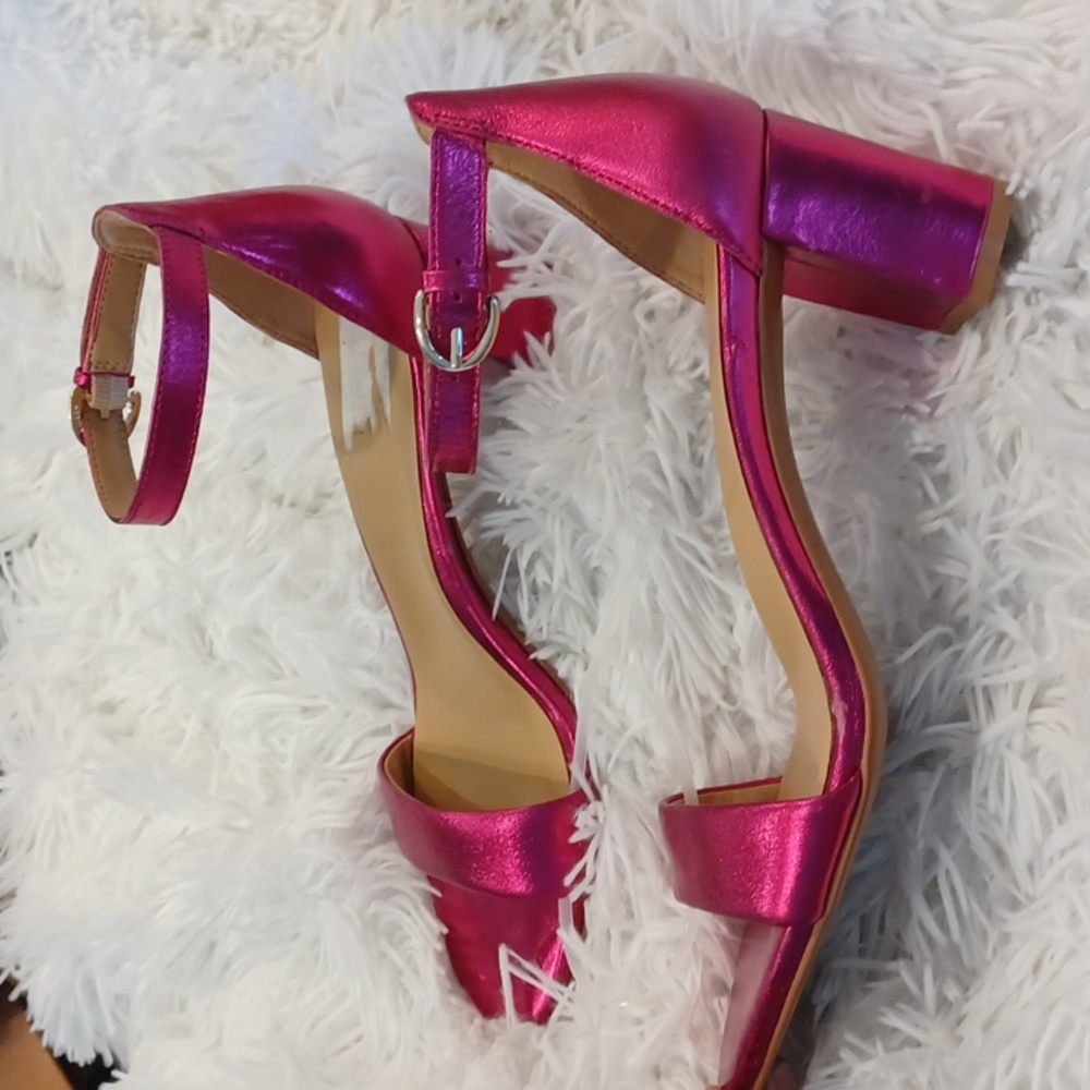 Naturalizer "Vera" Ankle Strap Sandal Metallic Pink Patent Leather Slight Flaws